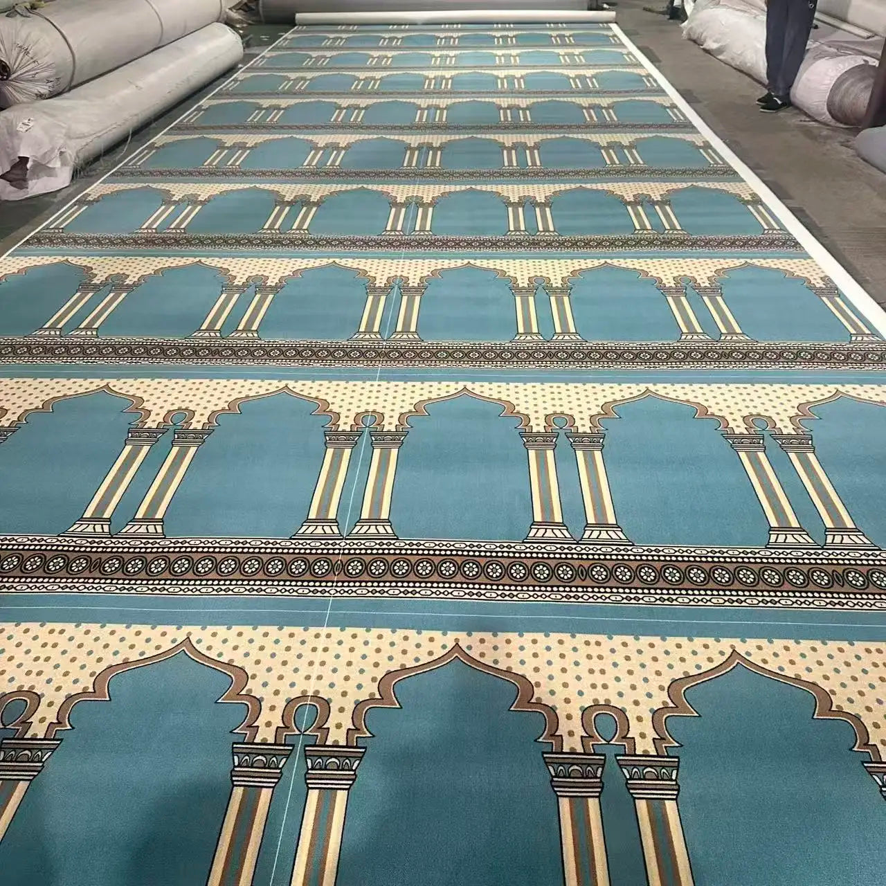 Wholesale Custom Design Mosque Prayer Rugs 100% Nylon Material Wear-resistant Fireproof Soft Area Rugs Washable Machine Made